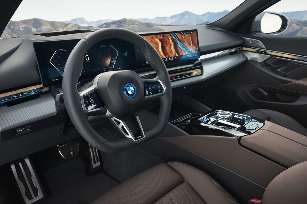 BMW i5 2024 года