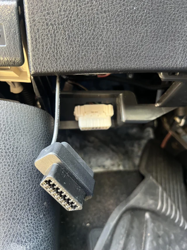 Разъём OBD-II: что можно подключить и как использовать