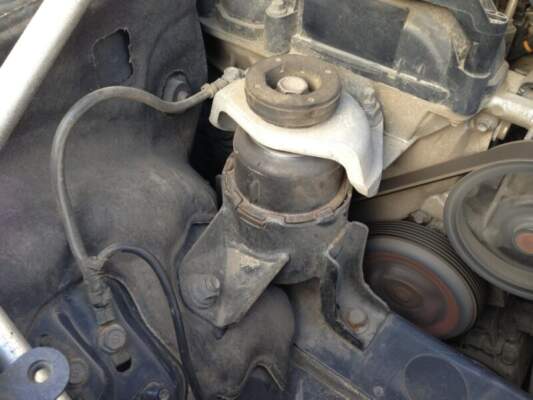 Стучит двигатель при нажатии на газ — причины, диагностика и способы решения