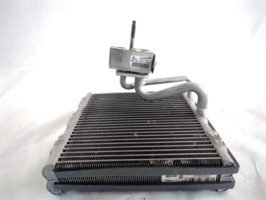 Запахи и очистка климат-системы: озонатор vs. смена испарителя