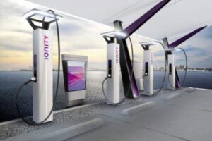 Зарядные устройства для электромобилей: домашние vs уличные