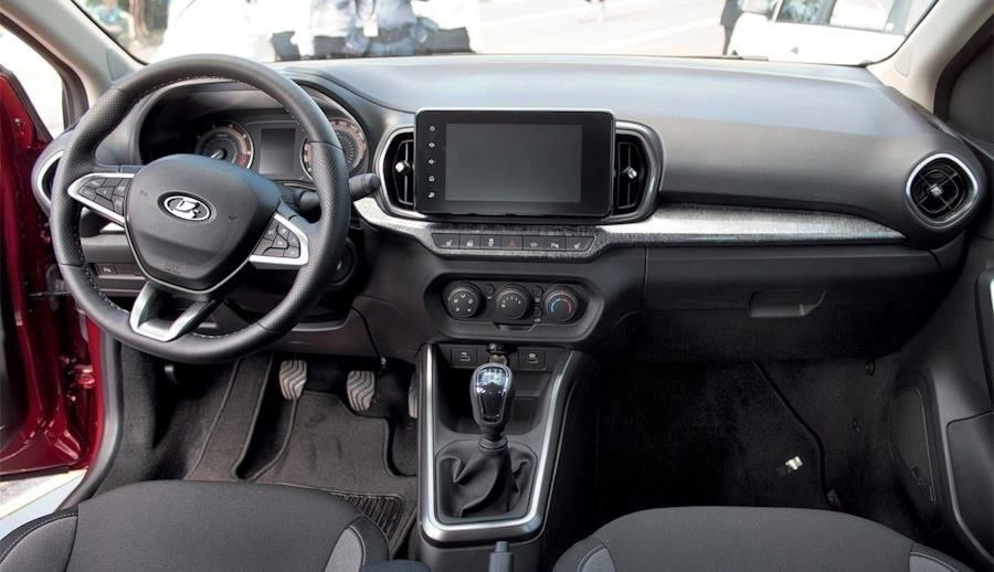 Lada Iskra vs Geely Monjaro: сравнительный тест 2025