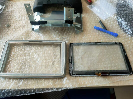 Замена сенсорного экрана в автомобиле своими руками: инструкция