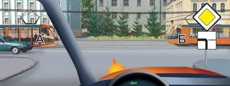 Поворот налево на Т‑образных: редкие исключения в ПДД 2025